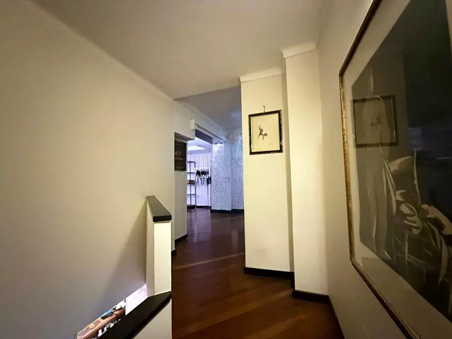 Immagine 16 di Negozio in affitto  in Via buozzi 2 a Torino