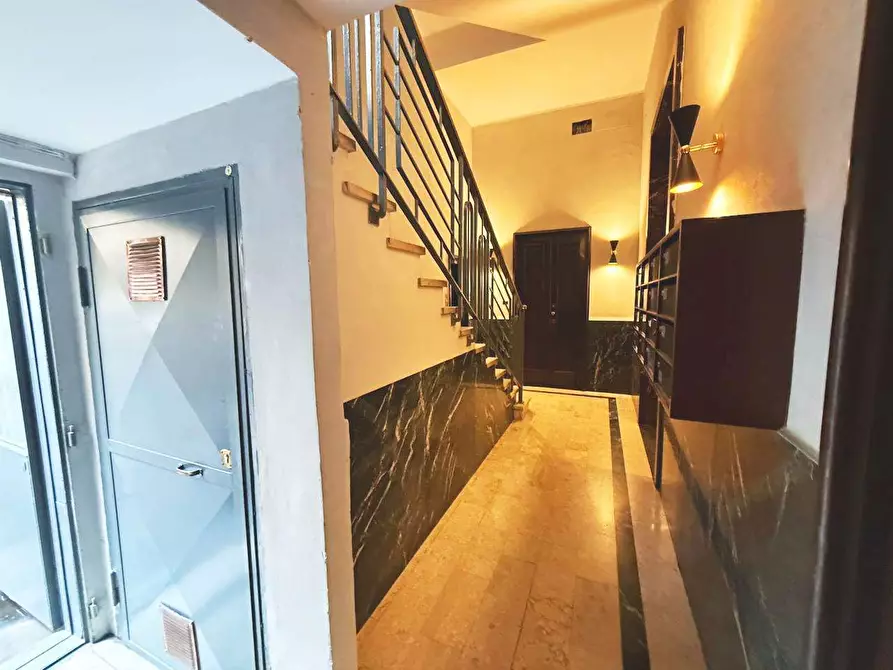 Immagine 18 di Negozio in affitto  in Via buozzi 2 a Torino