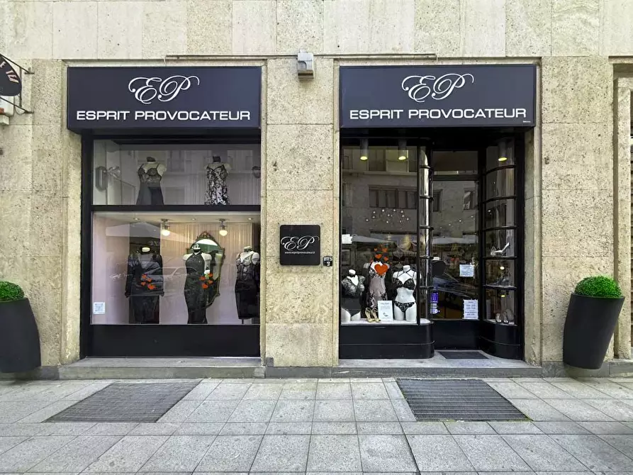 Immagine 1 di Negozio in affitto  in Via buozzi 2 a Torino