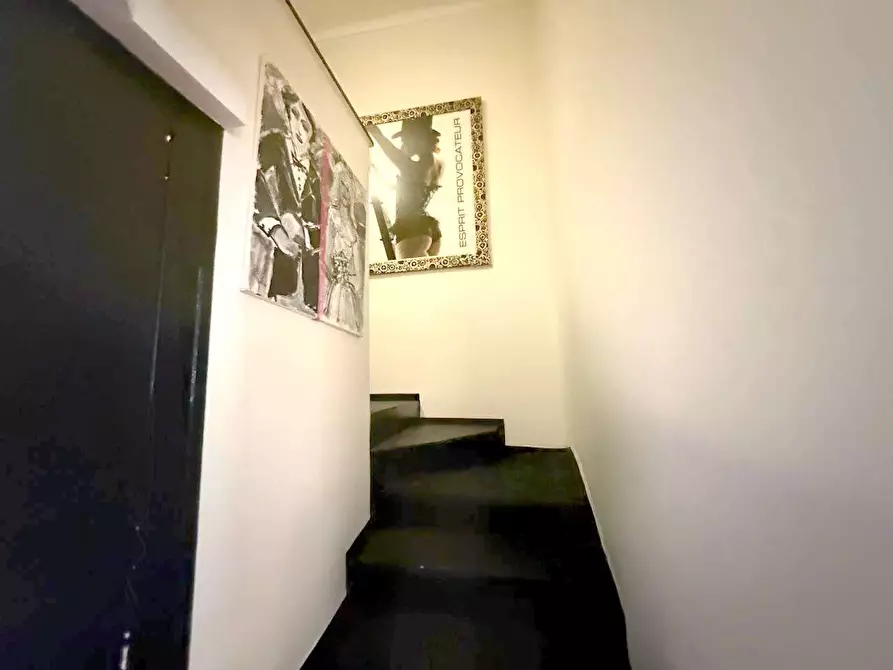 Immagine 15 di Negozio in affitto  in Via buozzi 2 a Torino