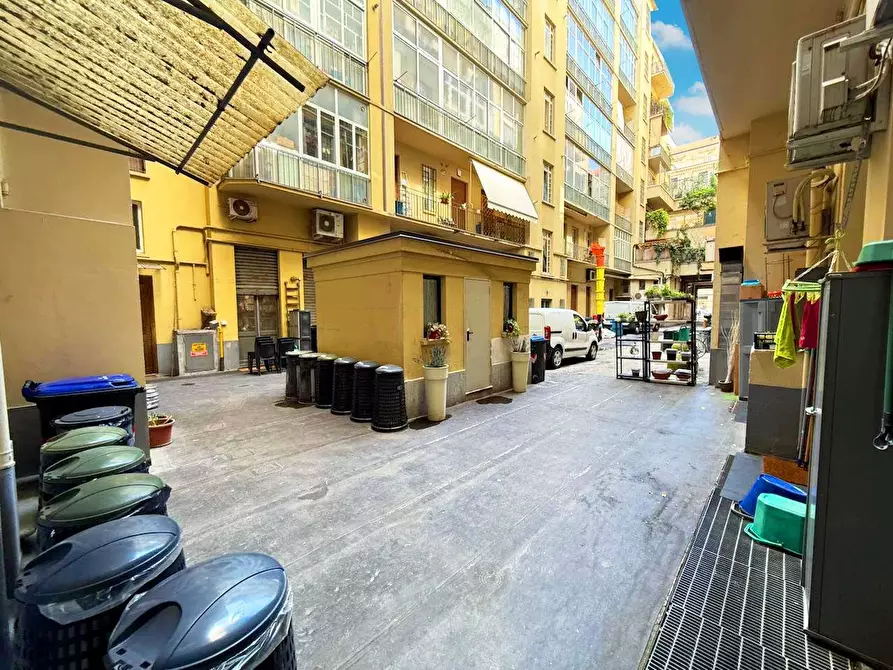 Immagine 22 di Negozio in affitto  in Via buozzi 2 a Torino