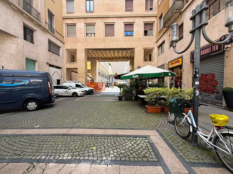 Immagine 3 di Negozio in affitto  in Via buozzi 2 a Torino