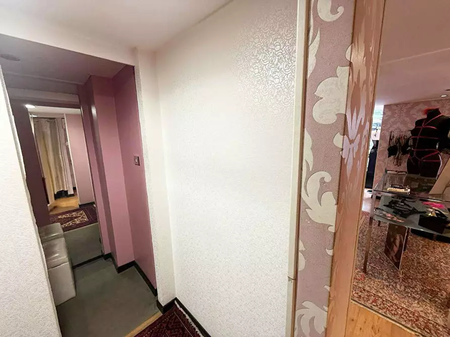 Immagine 14 di Negozio in affitto  in Via buozzi 2 a Torino