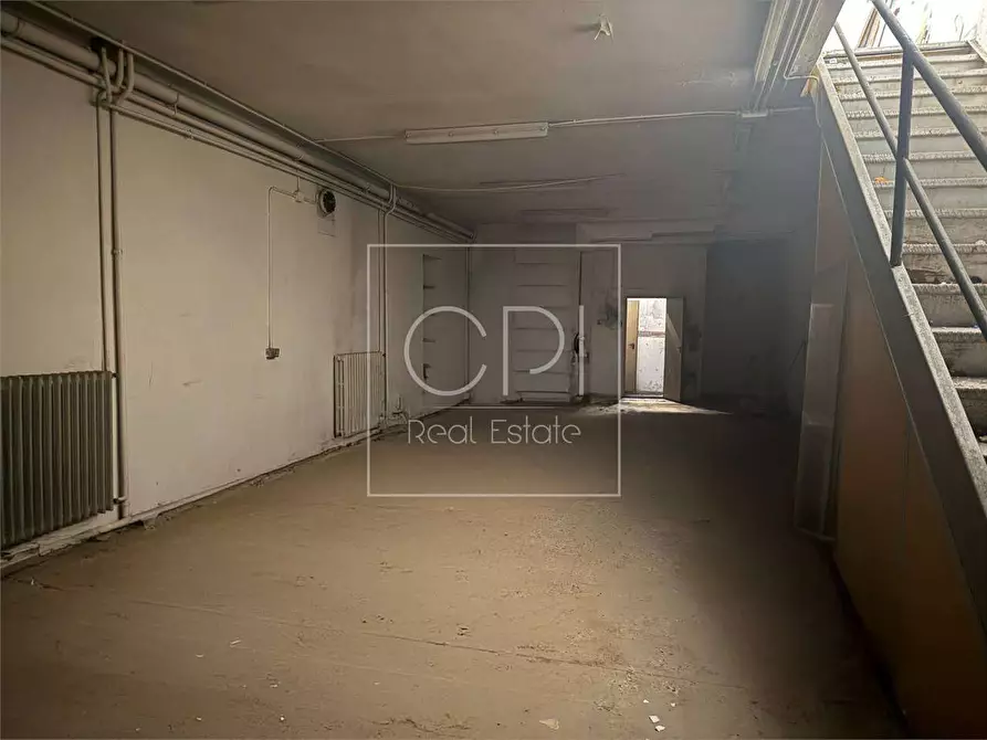 Immagine 12 di Negozio in affitto  in VIA SALUZZO 11 a Torino