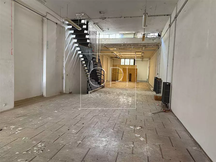 Immagine 6 di Negozio in affitto  in VIA SALUZZO 11 a Torino