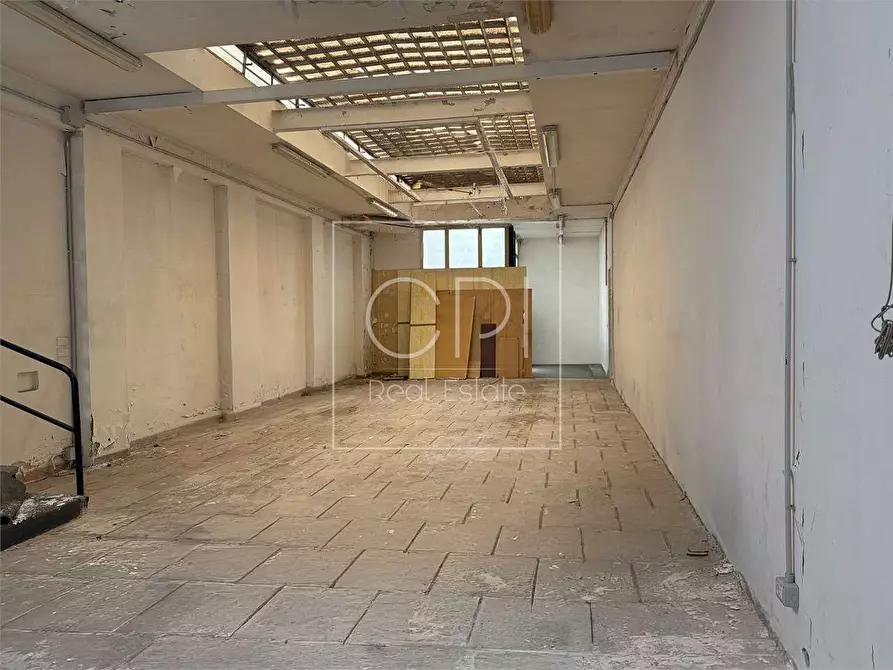 Immagine 11 di Negozio in affitto  in VIA SALUZZO 11 a Torino