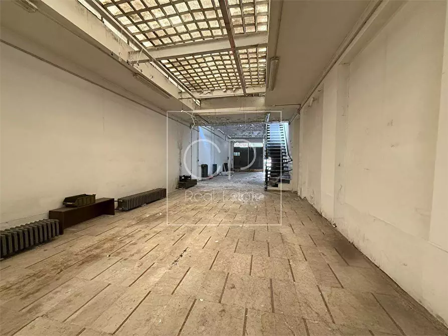 Immagine 8 di Negozio in affitto  in VIA SALUZZO 11 a Torino