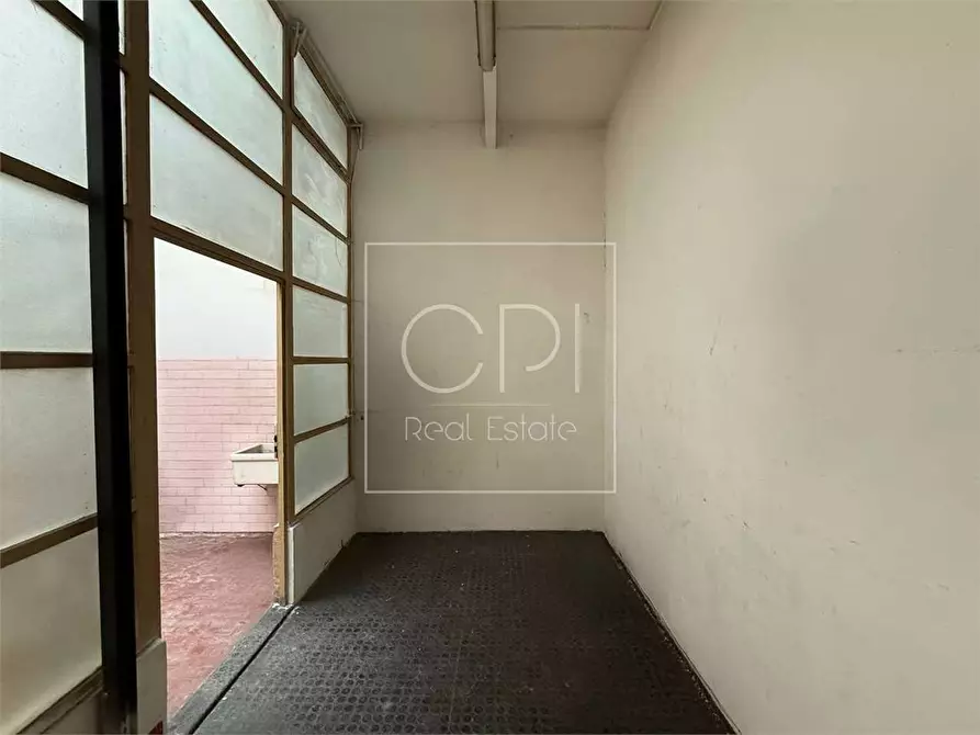 Immagine 21 di Negozio in affitto  in VIA SALUZZO 11 a Torino