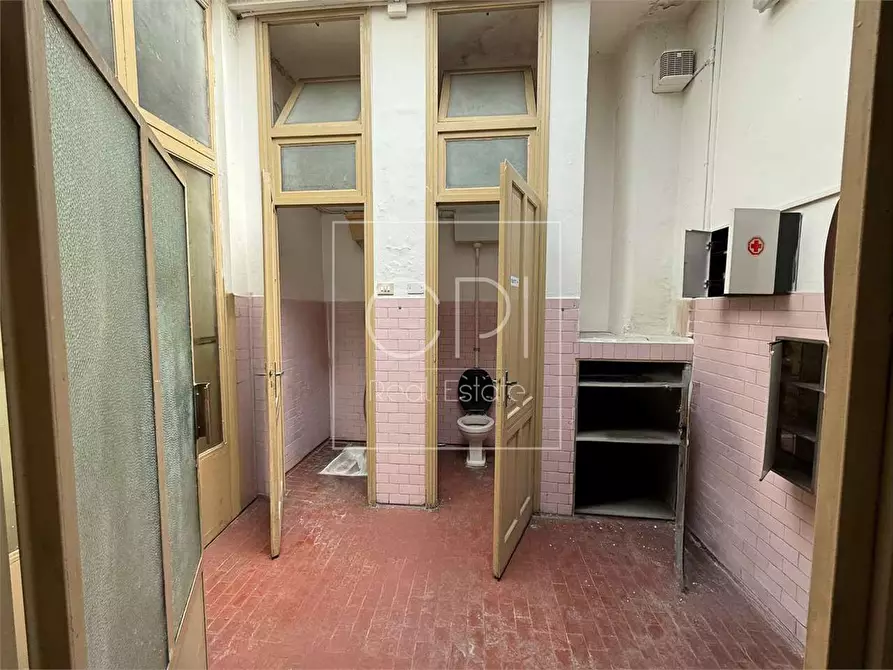 Immagine 22 di Negozio in affitto  in VIA SALUZZO 11 a Torino