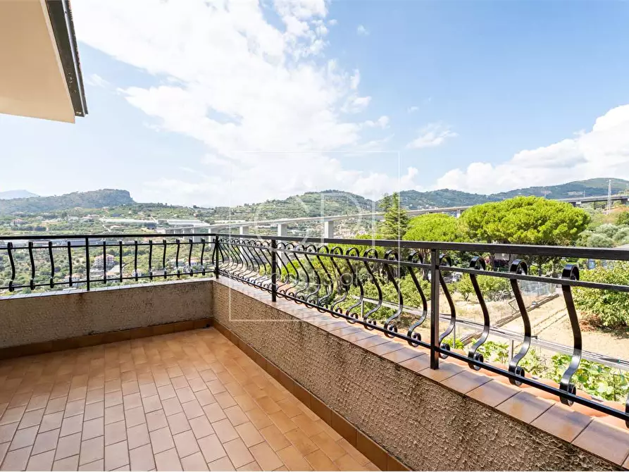 Immagine 11 di Casa bifamiliare in vendita  in STRADA SAPERGO 1 a Bordighera