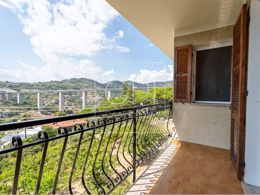 Immagine 15 di Casa bifamiliare in vendita  in STRADA SAPERGO 1 a Bordighera