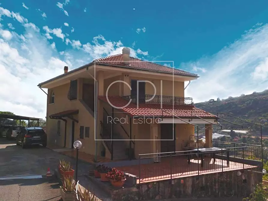 Immagine 2 di Casa bifamiliare in vendita  in STRADA SAPERGO 1 a Bordighera