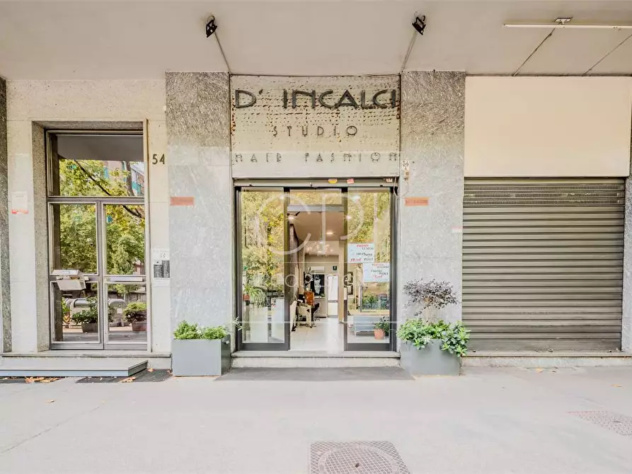 Immagine 1 di Negozio in vendita  in CORSO TRAIANO 54 a Torino