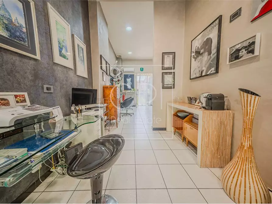 Immagine 11 di Negozio in vendita  in CORSO TRAIANO 54 a Torino