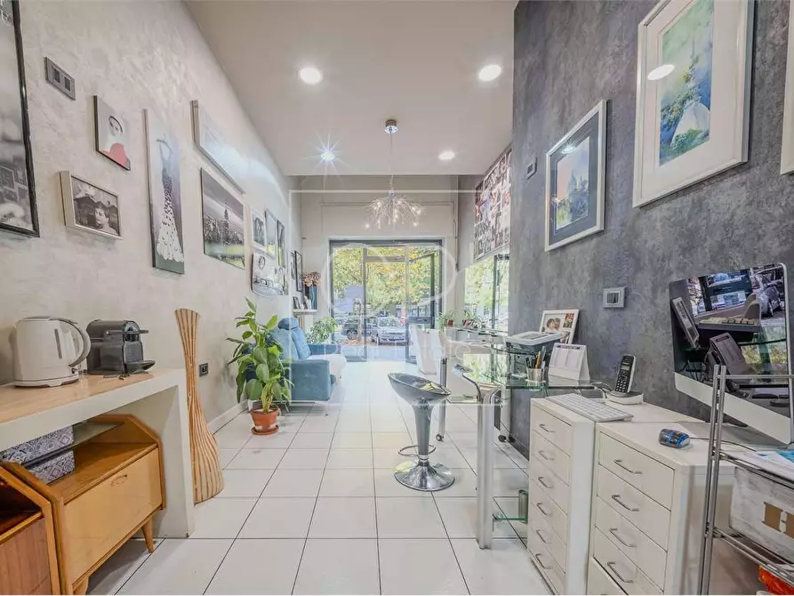 Immagine 12 di Negozio in vendita  in CORSO TRAIANO 54 a Torino