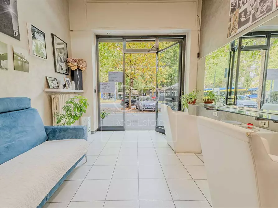 Immagine 6 di Negozio in vendita  in CORSO TRAIANO 54 a Torino