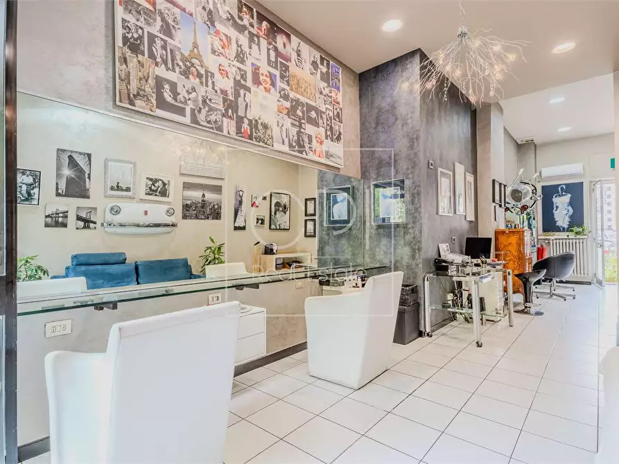 Immagine 10 di Negozio in vendita  in CORSO TRAIANO 54 a Torino