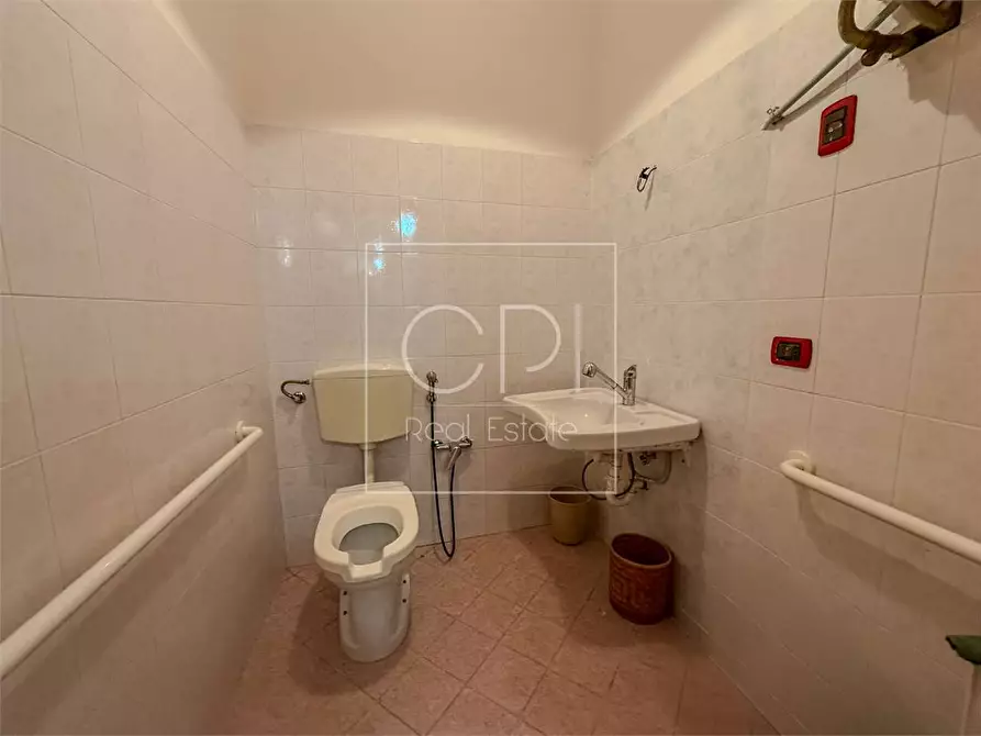 Immagine 23 di Ufficio in affitto  a Alessandria