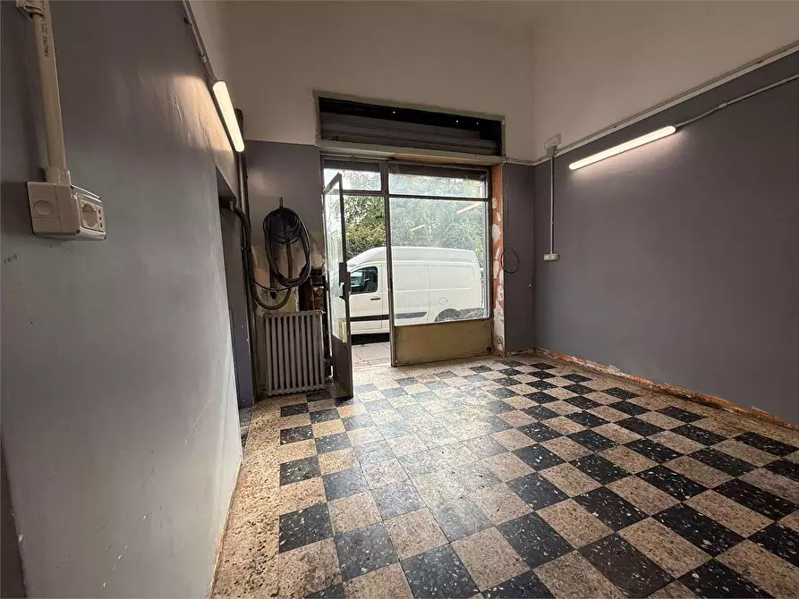 Immagine 3 di Negozio in vendita  in Via Umberto Giordano 3 a Torino