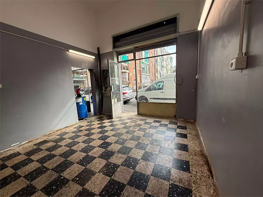 Immagine 1 di Negozio in vendita  in Via Umberto Giordano 3 a Torino