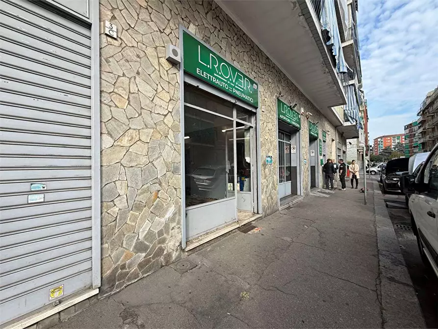 Immagine 10 di Negozio in vendita  in Via Umberto Giordano 3 a Torino