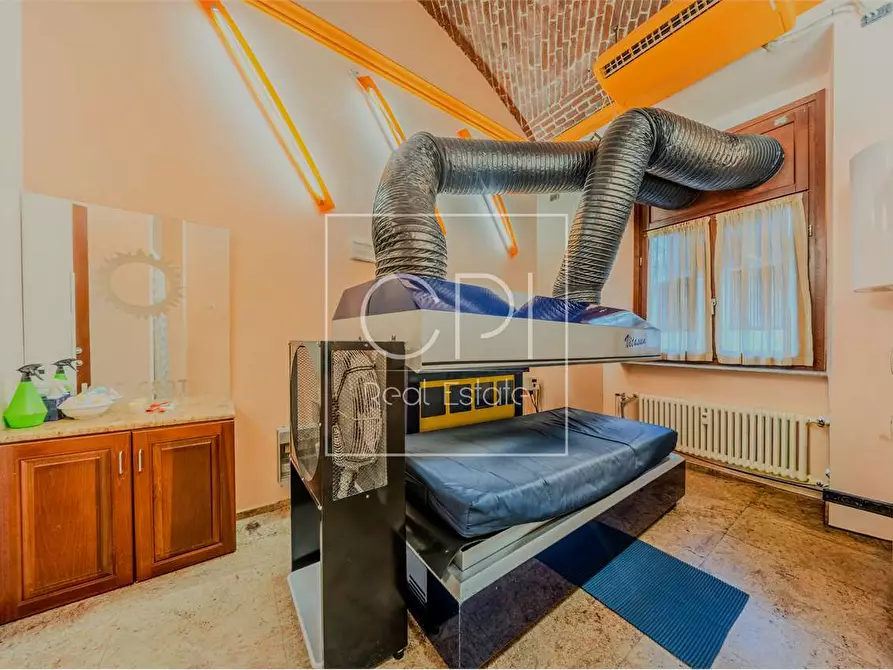 Immagine 9 di Negozio in vendita  in VIA SAN QUINTINO 16 a Torino