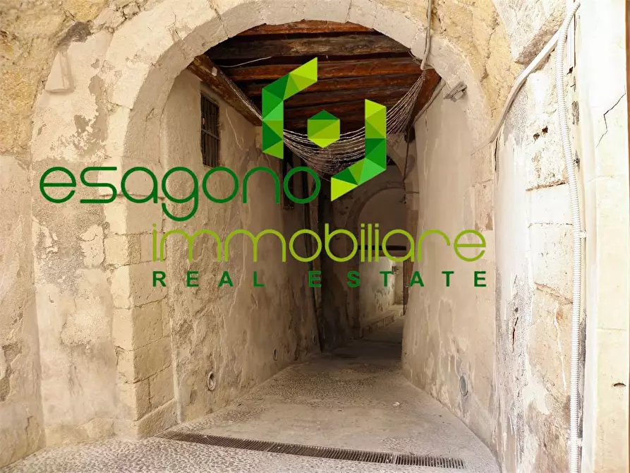 Immagine 9 di Negozio in vendita  a Siracusa