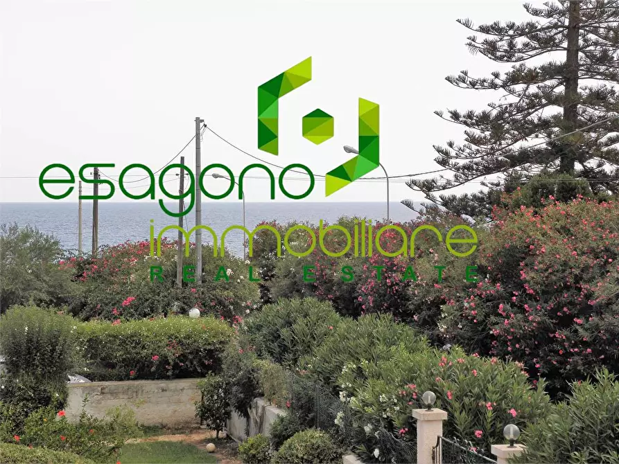 Immagine 37 di Villa in vendita  a Siracusa