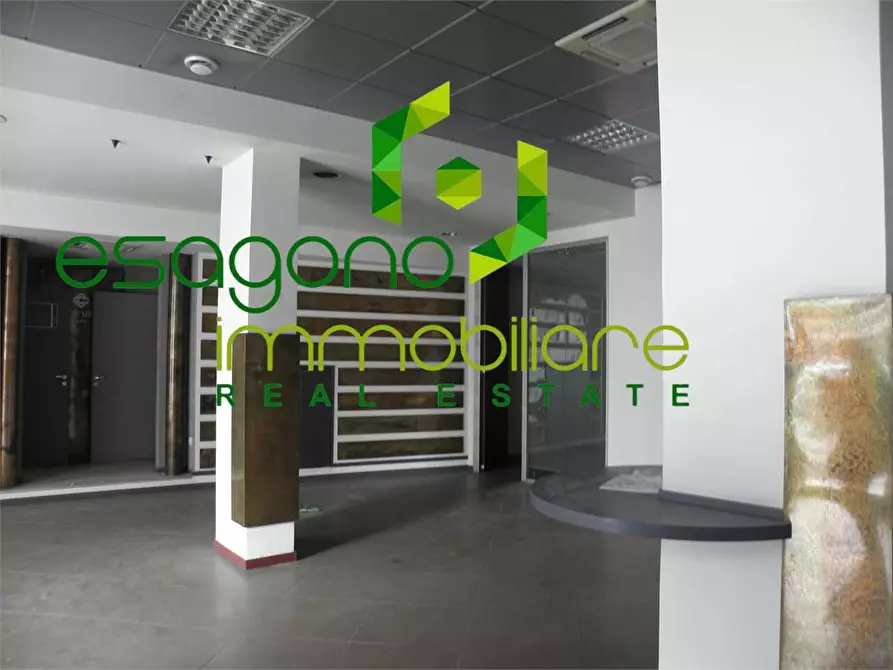 Immagine 2 di Negozio in vendita  in Viale Teracati a Siracusa