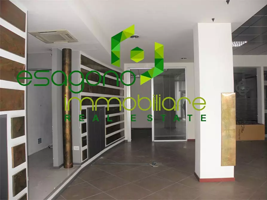 Immagine 3 di Negozio in vendita  in Viale Teracati a Siracusa