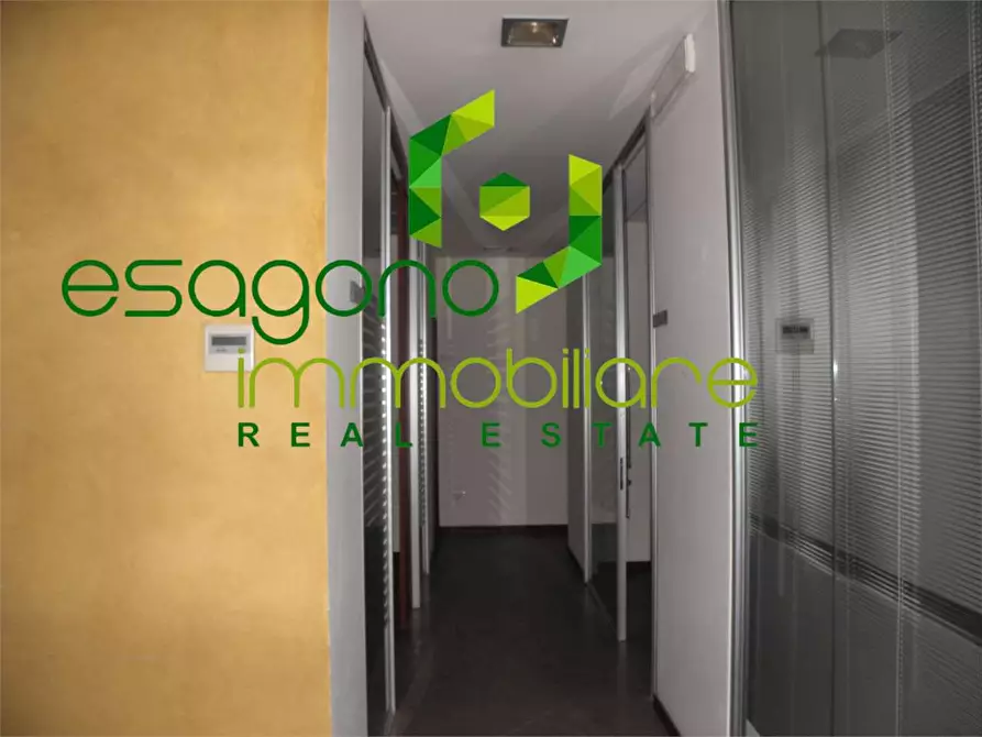 Immagine 10 di Negozio in vendita  in Viale Teracati a Siracusa