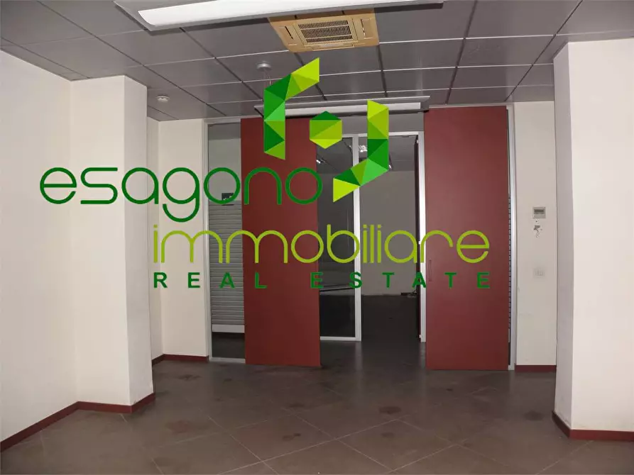 Immagine 12 di Negozio in vendita  in Viale Teracati a Siracusa