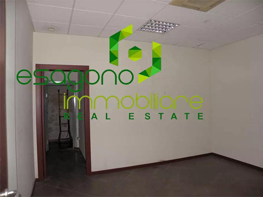 Immagine 13 di Negozio in vendita  in Viale Teracati a Siracusa