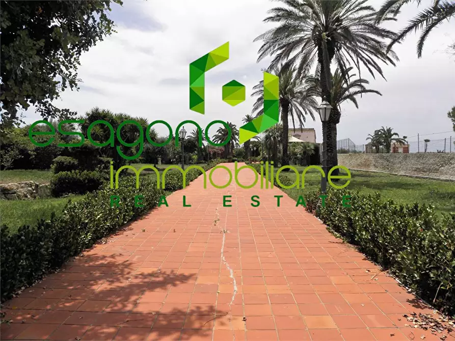 Immagine 13 di Villa in vendita  a Siracusa