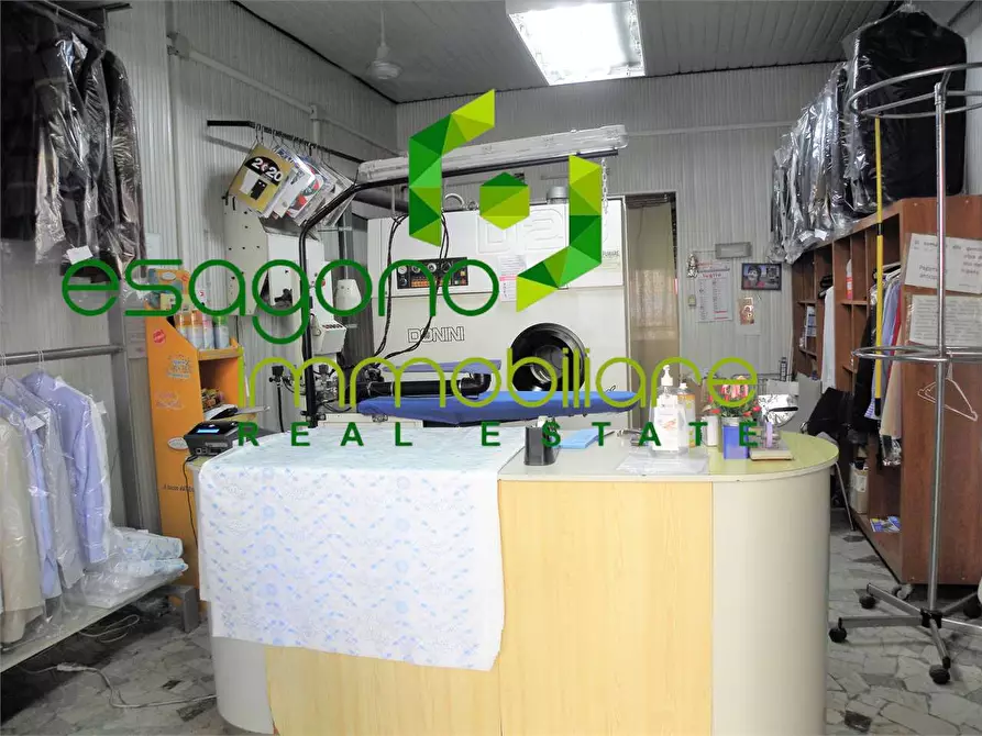 Immagine 1 di Negozio in vendita  a Siracusa