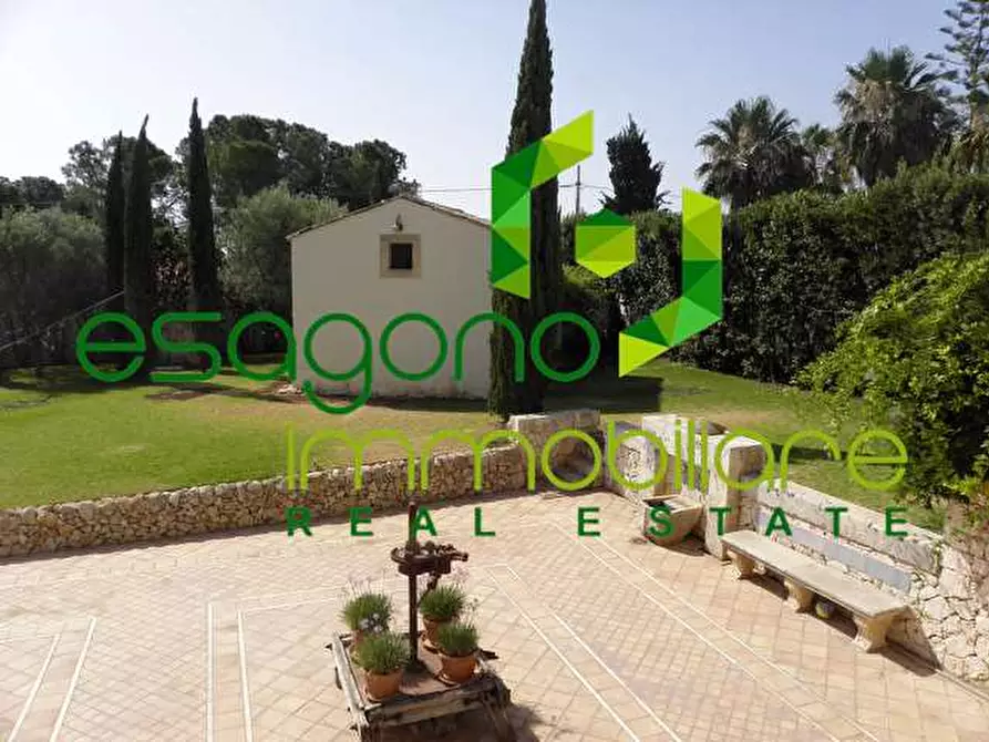 Immagine 10 di Villa in vendita  a Siracusa