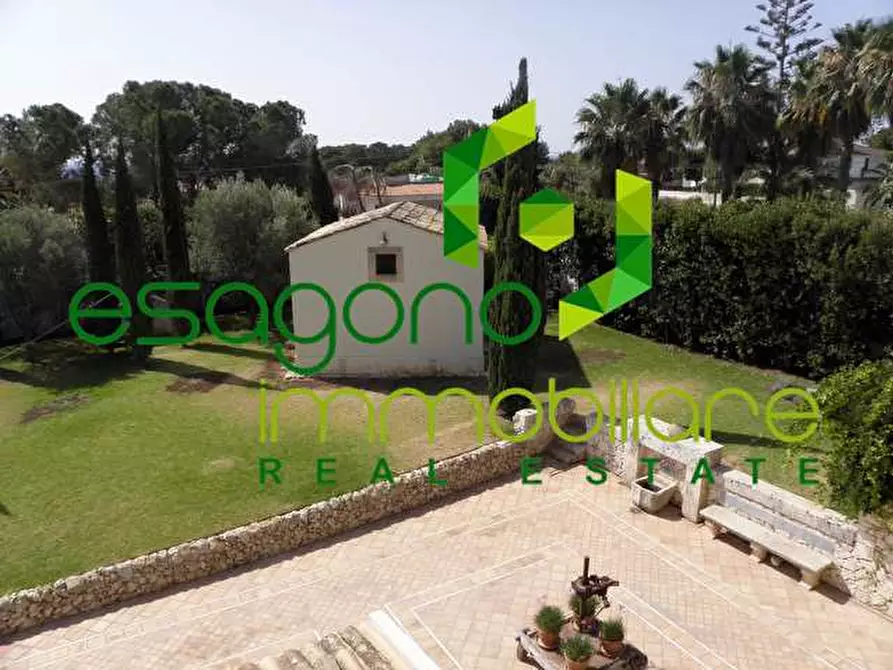 Immagine 42 di Villa in vendita  a Siracusa