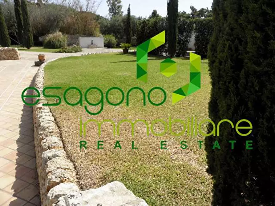 Immagine 55 di Villa in vendita  a Siracusa
