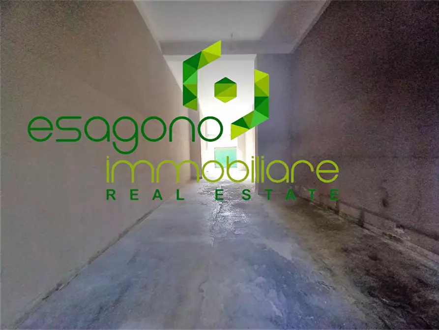 Immagine 11 di Negozio in vendita  a Siracusa