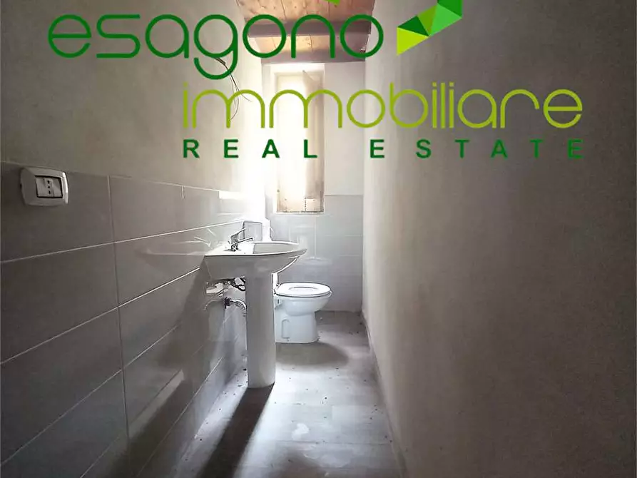 Immagine 4 di Negozio in vendita  a Siracusa