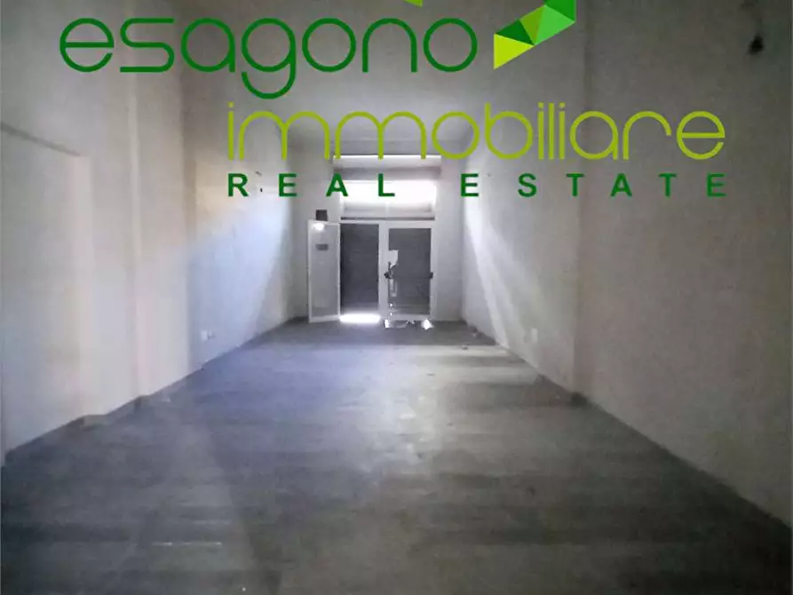 Immagine 12 di Negozio in vendita  a Siracusa