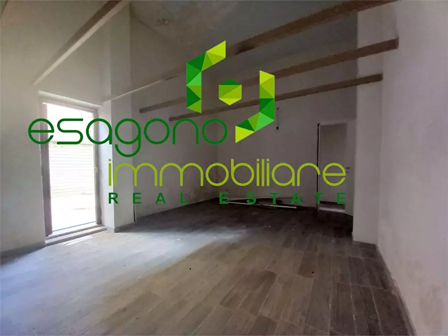 Immagine 10 di Negozio in vendita  a Siracusa