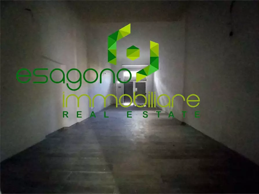 Immagine 9 di Negozio in vendita  a Siracusa