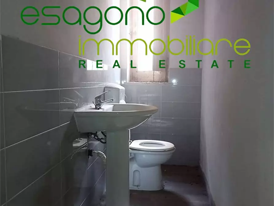 Immagine 8 di Negozio in vendita  a Siracusa