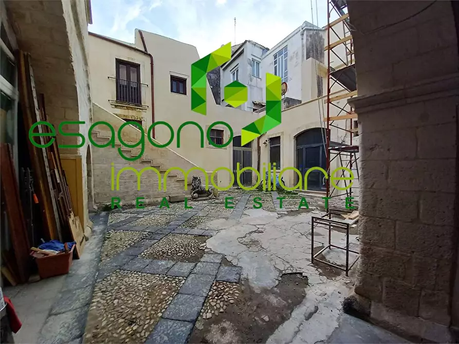 Immagine 13 di Negozio in vendita  a Siracusa