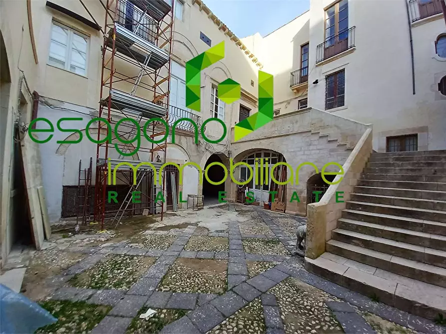 Immagine 1 di Negozio in vendita  a Siracusa