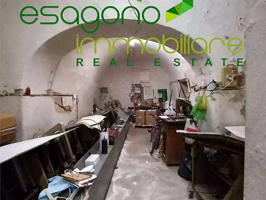 Immagine 11 di Negozio in vendita  a Siracusa