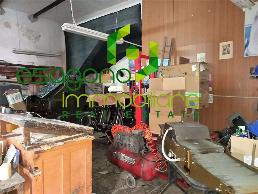 Immagine 19 di Negozio in vendita  a Siracusa