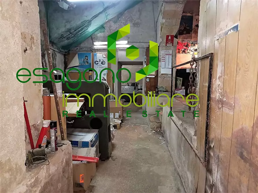 Immagine 12 di Negozio in vendita  a Siracusa