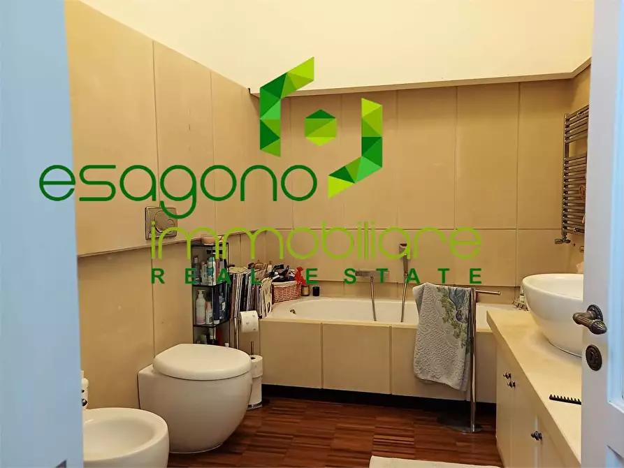 Immagine 13 di Stabile in vendita  a Siracusa